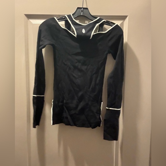 Free people movement cutout long sleeve. Stretchy material, size S. Black/white - Picture 8 of 9